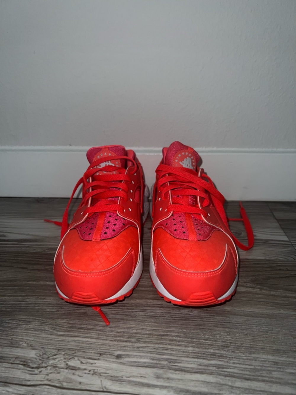 Nike Air Huarache “Rush Orange” – Lightly Used (Worn 1–2x)